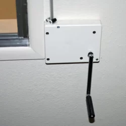 a manual mechanism for opening and closing shutters using a crank handle